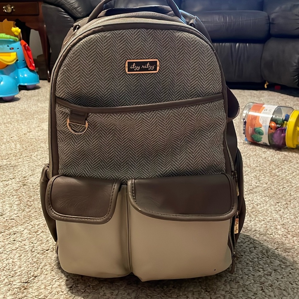 Itzy Ritzy Boss Diaper Bag (Vanilla Latte)